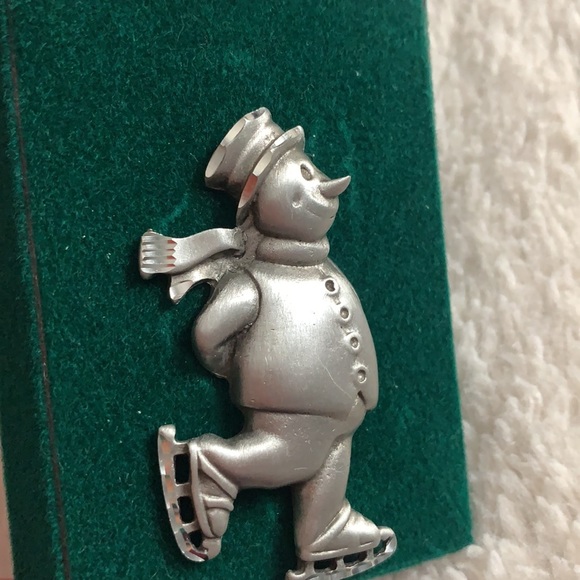 New in box silver Snowman Pin/Brooch Holiday - Picture 8 of 11